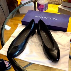 Stuart Weitzman Chic flat Black Leather ballet  flat , size M 8.5 , like new .